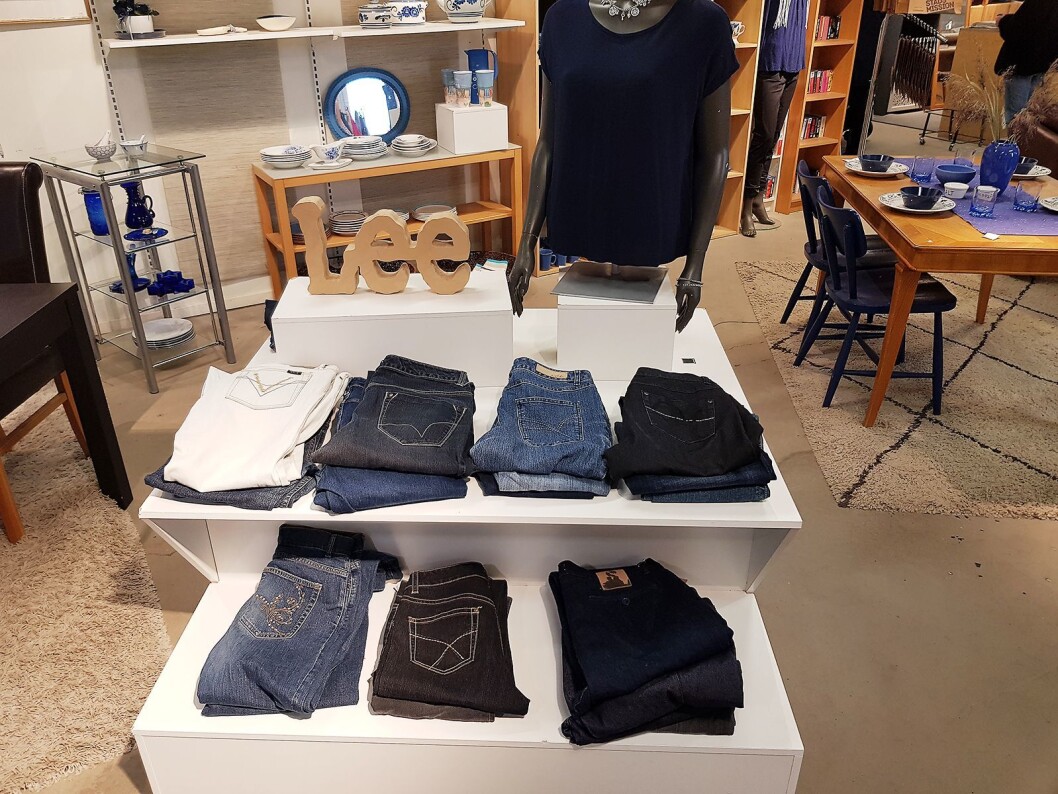Kjente merkevarer er utstilt i klesbutikken Axelinas. Foto: Jan Røsholm. Kjente merkevarer er utstilt i klesbutikken Axelinas. Foto: Jan Røsholm.