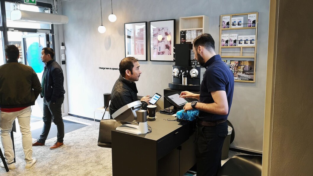 Samsungs service-punkt i Torggata i Oslo er blant verkstedene som har måtte stenge. Her fra åpningen i 2018. Foto: Marte Ottemo Samsungs service-punkt i Torggata i Oslo er blant verkstedene som har måtte stenge. Her fra åpningen i 2018. Foto: Marte Ottemo