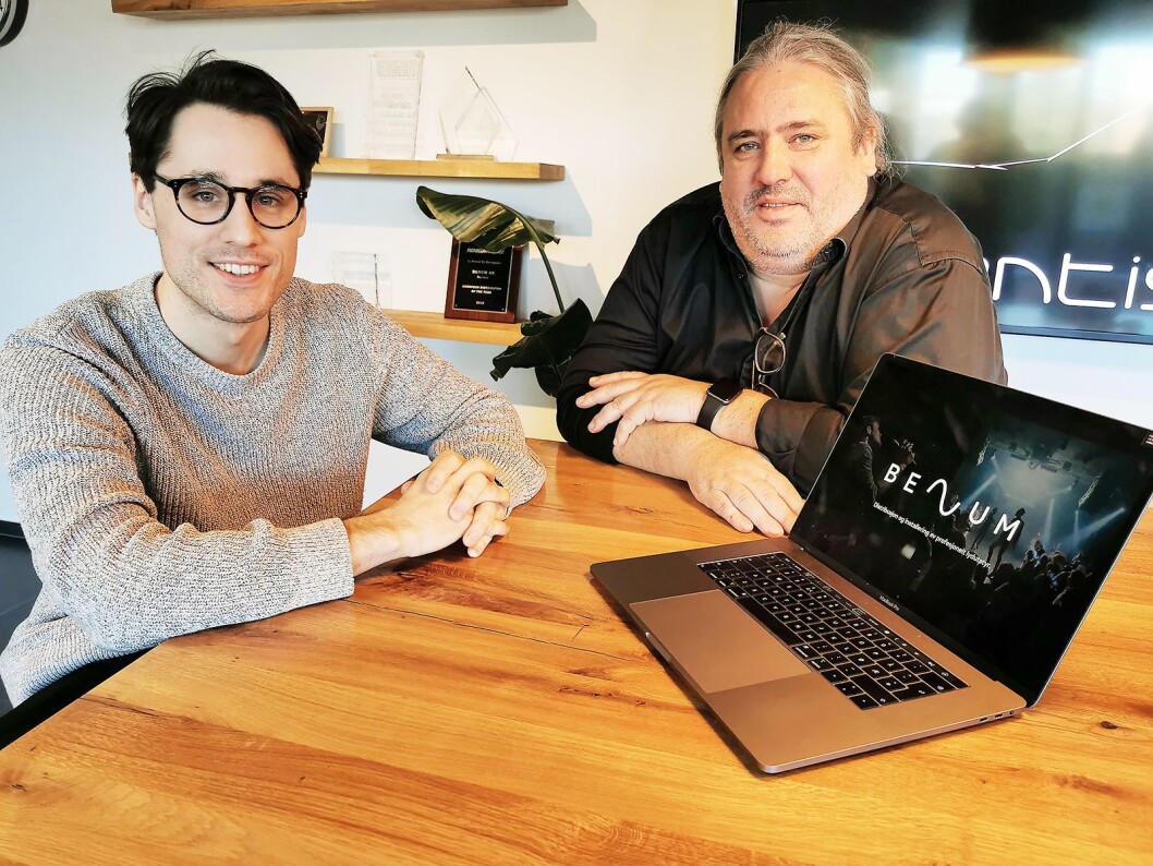 Marketingsjef Simen Schikulski (t. v.) og daglig leder Ronald Hernes i Benum Norway AS, som både har nytt navn og ny visuell profil. Foto: Stian Sønsteng Marketingsjef Simen Schikulski (t. v.) og daglig leder Ronald Hernes i Benum Norway AS, som både har nytt navn og ny visuell profil. Foto: Stian Sønsteng
