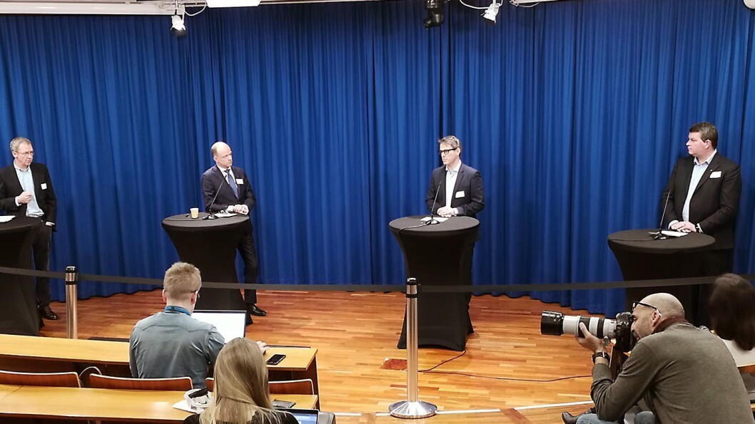 Idar Kreutzer (f. v.) i Finans Norge, administrerende direktør Ole Erik Almlid i NHO, Virke-sjef Ivar Horneland Kristensen og LO-sjef Hans-Christian Gabrielsen var med da regjeringen presenterte kontantstøtten til bedriftene fredag morgen. Foto: Virke Idar Kreutzer (f. v.) i Finans Norge, administrerende direktør Ole Erik Almlid i NHO, Virke-sjef Ivar Horneland Kristensen og LO-sjef Hans-Christian Gabrielsen var med da regjeringen presenterte kontantstøtten til bedriftene fredag morgen. Foto: Virke