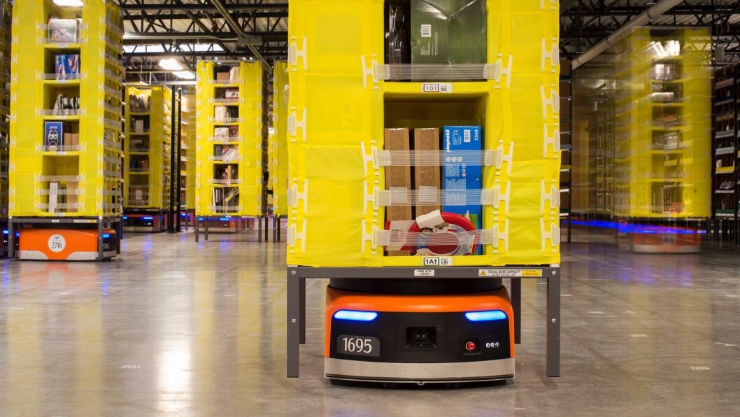 Fra og med 1. april må norske forbrukere betale merverdiavgift på alle varer bestilt utenfor Norge. Bildet er av Amazons Kiva-roboter som plukker varer for netthandelskjempen. Foto: Amazon Fra og med 1. april må norske forbrukere betale merverdiavgift på alle varer bestilt utenfor Norge. Bildet er av Amazons Kiva-roboter som plukker varer for netthandelskjempen. Foto: Amazon