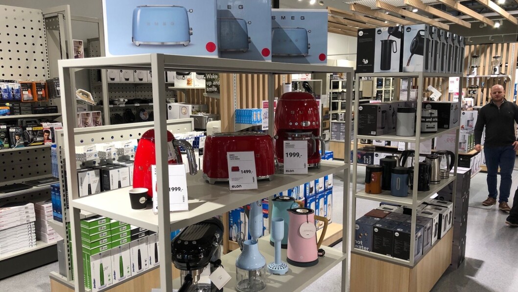 Så langt er det butikkene som har kommet best ut av koronakrisen blant medlemmene i Stiftelsen Elektronikkbransjen. Bilde fra Elon Grimstads nyoppussede butikk i desember i fjor. Foto: Elon Så langt er det butikkene som har kommet best ut av koronakrisen blant medlemmene i Stiftelsen Elektronikkbransjen. Bilde fra Elon Grimstads nyoppussede butikk i desember i fjor. Foto: Elon