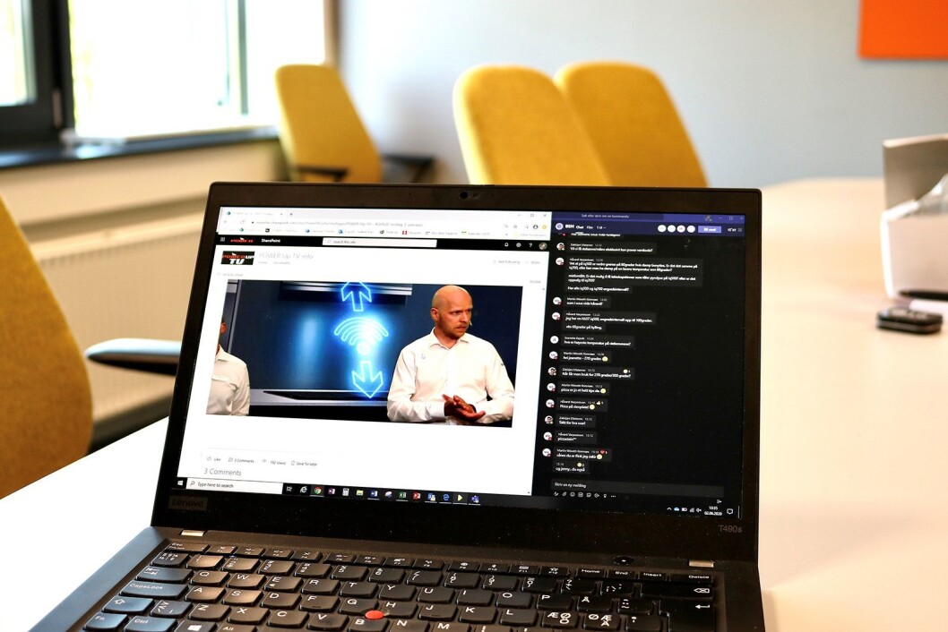 Med direktesendingen på ene delen av skjermen, og teams-chatten på den andre, følger de ansatte med på opplæringen og kan kommentere og stille spørsmål samtidig. I bildet Morten H. Kristensen i BSH. Foto: Power/ Snorre Berg-Domaas. Med direktesendingen på ene delen av skjermen, og teams-chatten på den andre, følger de ansatte med på opplæringen og kan kommentere og stille spørsmål samtidig. I bildet Morten H. Kristensen i BSH. Foto: Power/ Snorre Berg-Domaas.