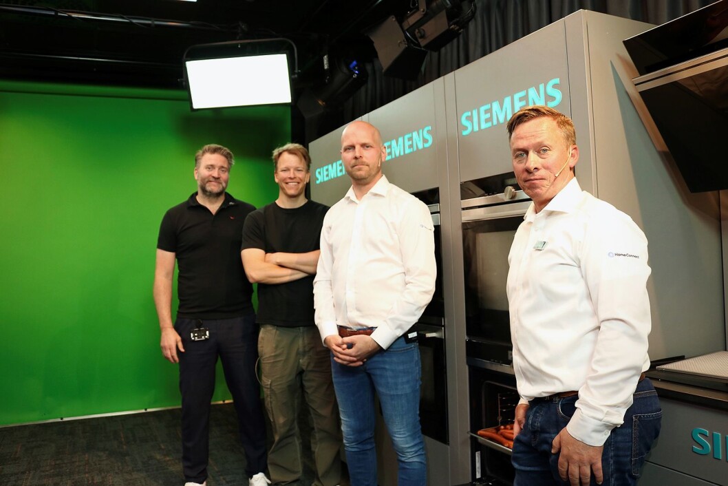 Opplæringssjef i Power, Morten Hovland (f. v.) og programleder Rasmus Wold stiller opp i studio sammen med nasjonal salgssjef Morten Kristensen og salgssjef for kjøkken, Espen Vik, i BSH. Foto: Power/ Snorre Berg-Domaas Opplæringssjef i Power, Morten Hovland (f. v.) og programleder Rasmus Wold stiller opp i studio sammen med nasjonal salgssjef Morten Kristensen og salgssjef for kjøkken, Espen Vik, i BSH. Foto: Power/ Snorre Berg-Domaas