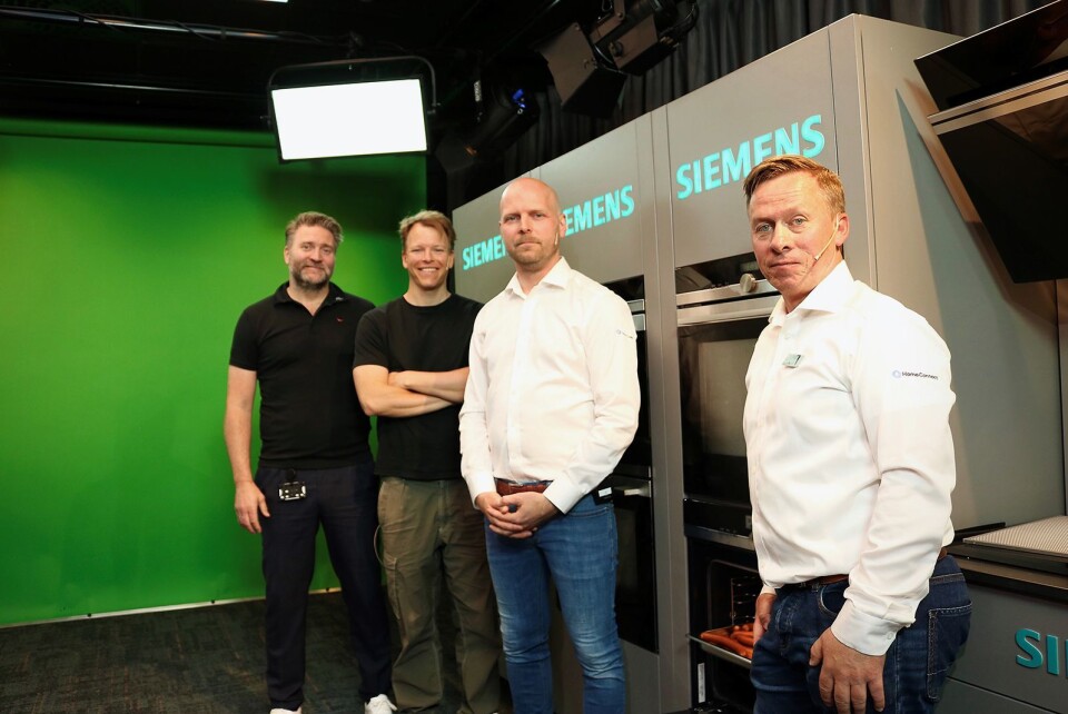 Opplæringssjef i Power, Morten Hovland (f. v.) og programleder Rasmus Wold stiller opp i studio sammen med nasjonal salgssjef Morten Kristensen og salgssjef for kjøkken, Espen Vik, i BSH. Foto: Power/ Snorre Berg-Domaas