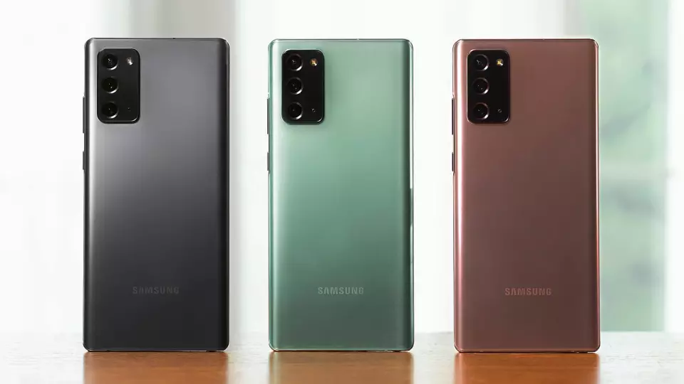 Lillebror Galaxy Note 20 kommer i tre ulike farger, men den grønne versjonen blir kun tilgjengelig i utvalgte kanaler i Norge. Foto: Samsung.