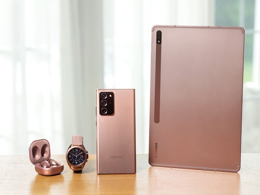 Nye Galaxy Buds Live, Galaxy Watch3, Note 20 UItra og Tab S7+ kommer i fargen Samsung har kalt mystic bronze. Foto: Samsung. Nye Galaxy Buds Live, Galaxy Watch3, Note 20 UItra og Tab S7+ kommer i fargen Samsung har kalt mystic bronze. Foto: Samsung.