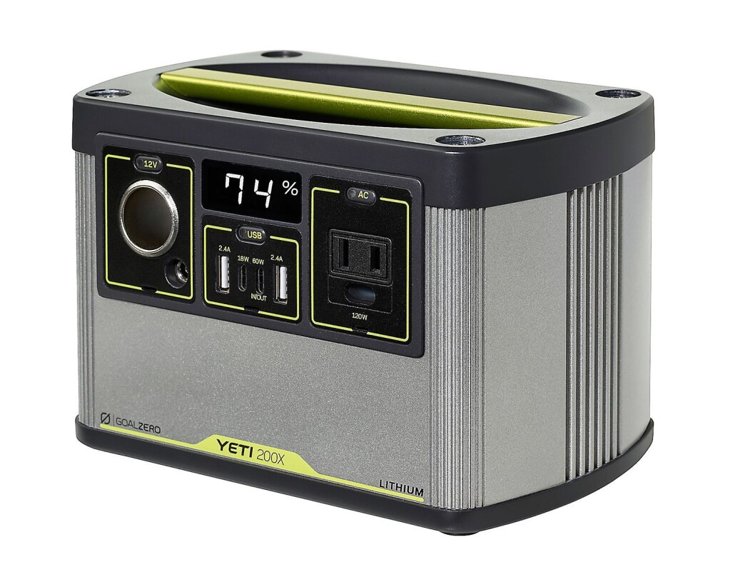 Goal Zero Yeti 200X Portable Power Station på 2,27 kilo med 187 Watt-timers litiumkraft og blant annet en høyhastighets USB-C-port på 5-12V, opp til 3A (18W maks). Pris: 3.400,-. Goal Zero Yeti 200X Portable Power Station på 2,27 kilo med 187 Watt-timers litiumkraft og blant annet en høyhastighets USB-C-port på 5-12V, opp til 3A (18W maks). Pris: 3.400,-.