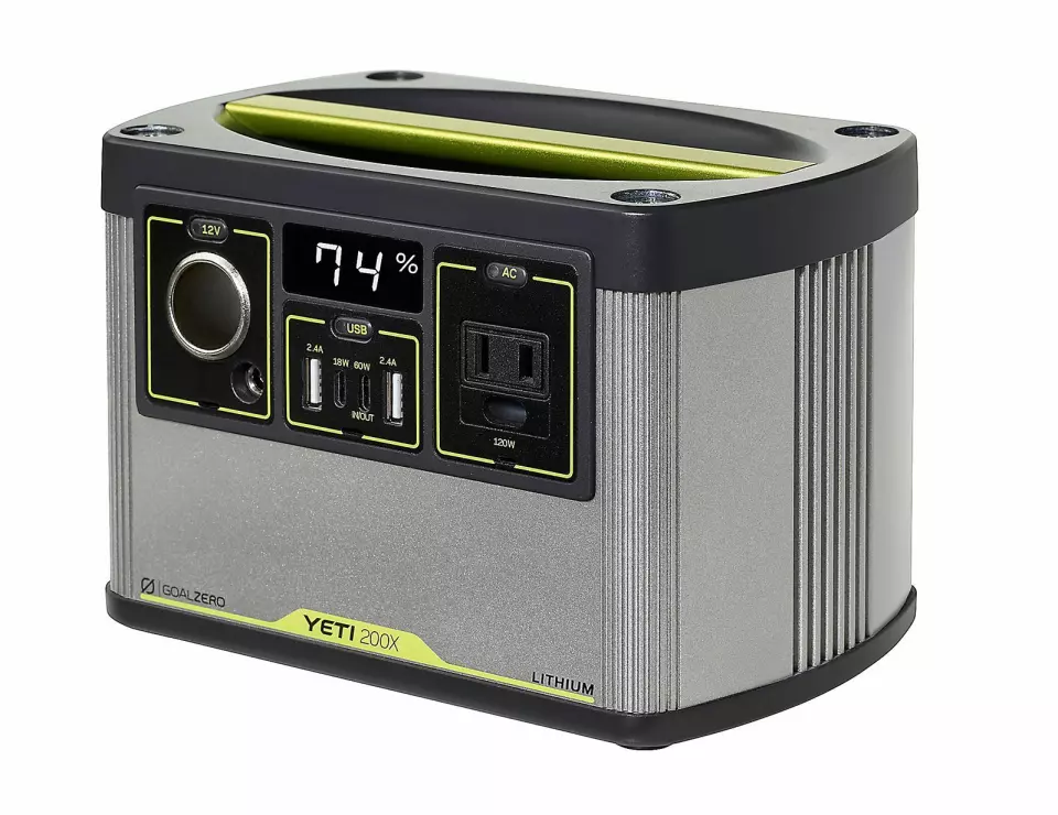 Goal Zero Yeti 200X Portable Power Station på 2,27 kilo med 187 Watt-timers litiumkraft og blant annet en høyhastighets USB-C-port på 5-12V, opp til 3A (18W maks). Pris: 3.400,-.