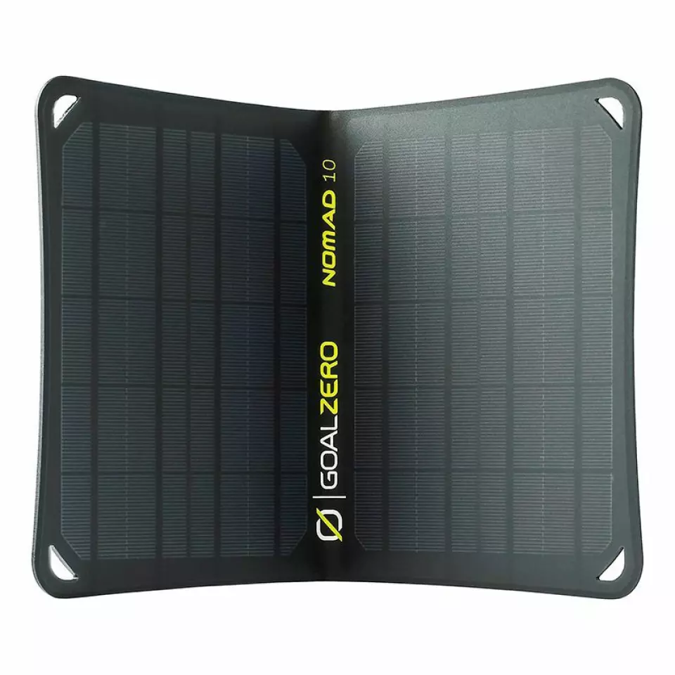 Nomad 10 er et 10 watts solcellepanel med integrert USB-port. Vekt: 500 gram. Solar kapasitet: 6-7V. 10W. Pris: 1.120,-.