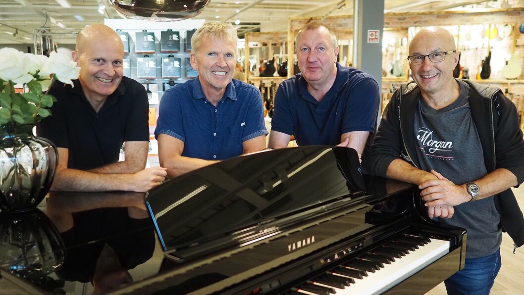 Thorbjørn Roll (f. v.), Jan Terje Fosse, Magne Iversen og Morgen Johnsen er eiere av 4Sound-kjeden, og var sterkt tilstede under åpningen av 4Sound Stavanger. Kristin og Geir Falck i Trondheim har den femte eierandelen i selskapet. Foto: Stian Sønsteng Thorbjørn Roll (f. v.), Jan Terje Fosse, Magne Iversen og Morgen Johnsen er eiere av 4Sound-kjeden, og var sterkt tilstede under åpningen av 4Sound Stavanger. Kristin og Geir Falck i Trondheim har den femte eierandelen i selskapet. Foto: Stian Sønsteng
