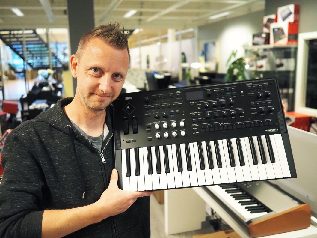Lasse Finbråten i EM Nordic AS med Korg Wavestate. Pris: 7.750,- Foto: Stian Sønsteng Lasse Finbråten i EM Nordic AS med Korg Wavestate. Pris: 7.750,- Foto: Stian Sønsteng