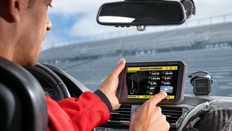 Garmin Catalyst skal gjøre at racingsjåfører kan kjøre enda raskere rundetider. Foto: Garmin Garmin Catalyst skal gjøre at racingsjåfører kan kjøre enda raskere rundetider. Foto: Garmin