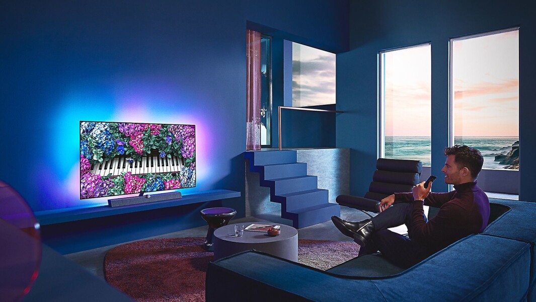 Philips’ nye TV-flaggskip, OLED+935, har fått en ny, dedikert AI-prosessor, som bruker nevrale nettverk og maskinlæring. Foto: Philips Philips’ nye TV-flaggskip, OLED+935, har fått en ny, dedikert AI-prosessor, som bruker nevrale nettverk og maskinlæring. Foto: Philips