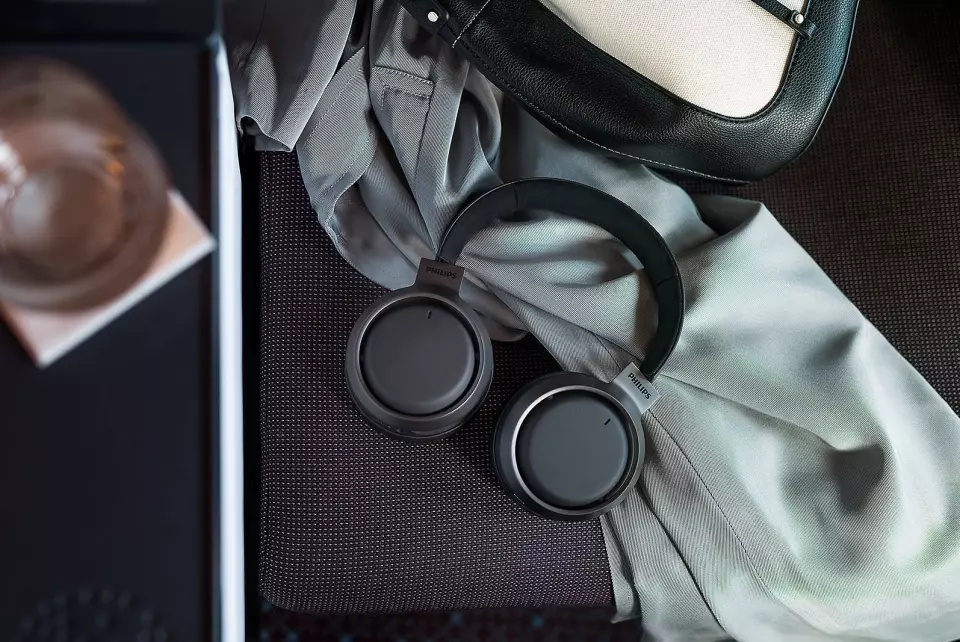 Philips Fidelio L3 lover høykvalitets støydemping med fire innebygde mikrofoner, uten at det skal gå på bekostning av lydkvaliteten. Foto: Philips.