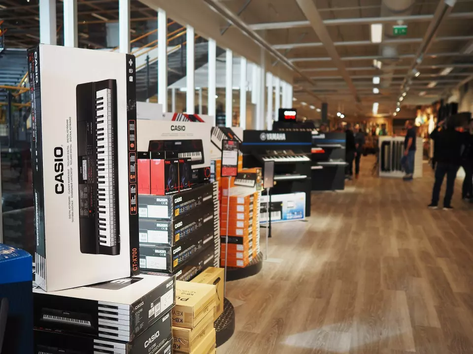 Casio er sentralt plassert når man kommer inn i 4Sound Stavangers 1.200 kvadratmeter store butikk på Forus. Foto: Stian Sønsteng.