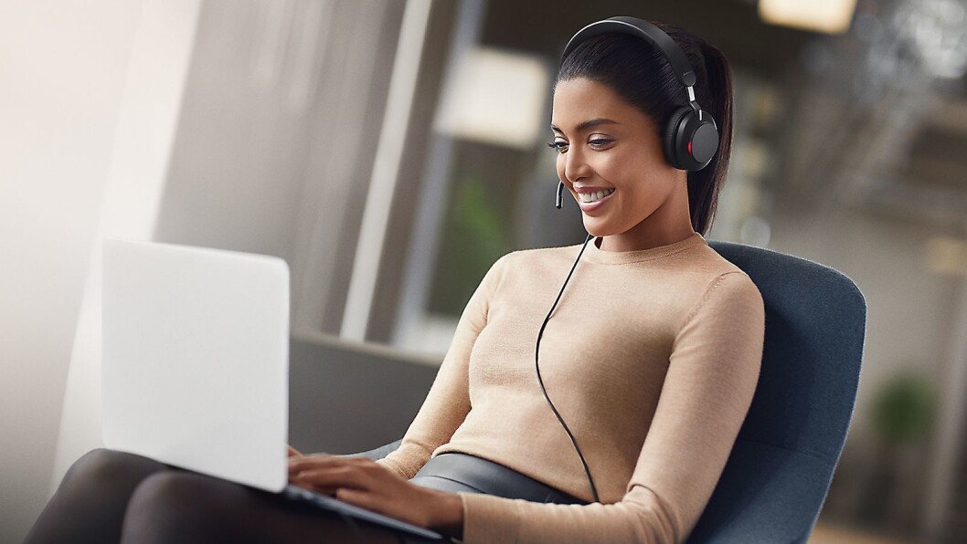 Jabra Evolve 2 40 er et litt lettere hodesett enn toppmodellen Evolve2 85. Foto: Jabra Jabra Evolve 2 40 er et litt lettere hodesett enn toppmodellen Evolve2 85. Foto: Jabra