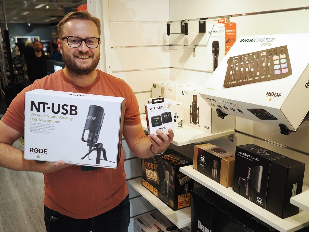 Torstein Vik i Polysonic Norge AS med b Røde NT-USB, Røde Wireless Go og Røde Caster Pro. Foto: Stian Sønsteng. Torstein Vik i Polysonic Norge AS med b Røde NT-USB, Røde Wireless Go og Røde Caster Pro. Foto: Stian Sønsteng.