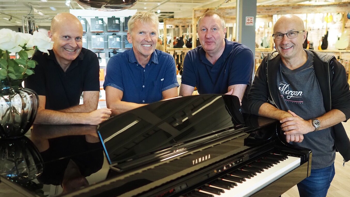 Thorbjørn Roll (f. v.), Jan Terje Fosse, Magne Iversen og Morgan Johnsen er eiere av 4Sound-kjeden, og var sterkt tilstede under åpningen av 4Sound Stavanger. Kristin og Geir Falck i Trondheim har den femte eierandelen i selskapet. Foto: Stian Sønsteng Thorbjørn Roll (f. v.), Jan Terje Fosse, Magne Iversen og Morgan Johnsen er eiere av 4Sound-kjeden, og var sterkt tilstede under åpningen av 4Sound Stavanger. Kristin og Geir Falck i Trondheim har den femte eierandelen i selskapet. Foto: Stian Sønsteng