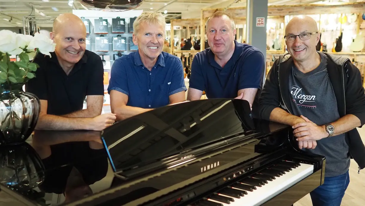 Thorbjørn Roll (f. v.), Jan Terje Fosse, Magne Iversen og Morgan Johnsen er eiere av 4Sound-kjeden, og var sterkt tilstede under åpningen av 4Sound Stavanger. Kristin og Geir Falck i Trondheim har den femte eierandelen i selskapet. Foto: Stian Sønsteng Thorbjørn Roll (f. v.), Jan Terje Fosse, Magne Iversen og Morgan Johnsen er eiere av 4Sound-kjeden, og var sterkt tilstede under åpningen av 4Sound Stavanger. Kristin og Geir Falck i Trondheim har den femte eierandelen i selskapet. Foto: Stian Sønsteng
