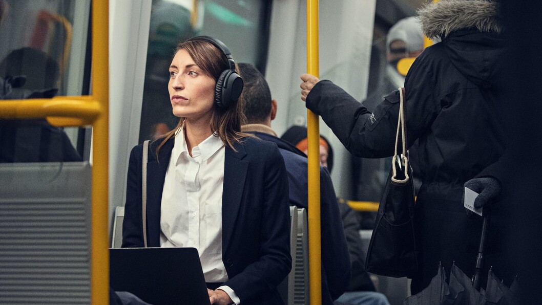 Toppmodellen Epos Adapt 660 har aktiv støydemping og kunstig intelligens som skal kjenne igjen bakgrunnsstøy, beregnet for bruk i åpent landskap og for folk på farten med god mulighet for kommunikasjon via telefon eller nettmøter. Pris eks. mva. 4.000,- Foto: Epos Toppmodellen Epos Adapt 660 har aktiv støydemping og kunstig intelligens som skal kjenne igjen bakgrunnsstøy, beregnet for bruk i åpent landskap og for folk på farten med god mulighet for kommunikasjon via telefon eller nettmøter. Pris eks. mva. 4.000,- Foto: Epos