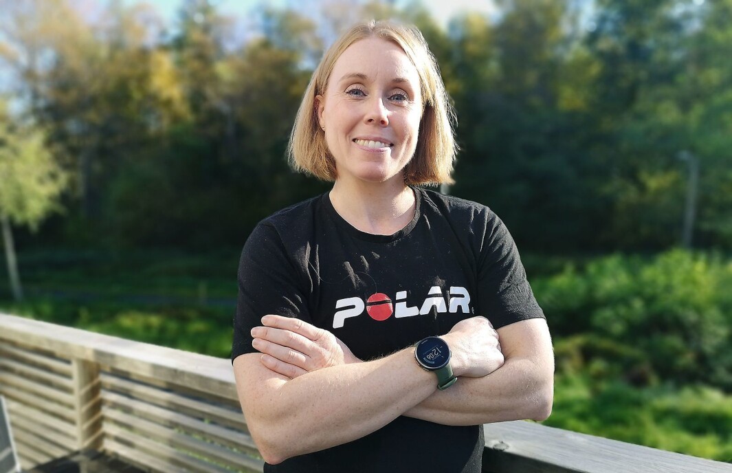 Karoline Dyhre Breivang, nordisk sponsorsjef i Polar, viser fram nye Polar Vantage V2. Foto: Marte Ottemo Karoline Dyhre Breivang, nordisk sponsorsjef i Polar, viser fram nye Polar Vantage V2. Foto: Marte Ottemo