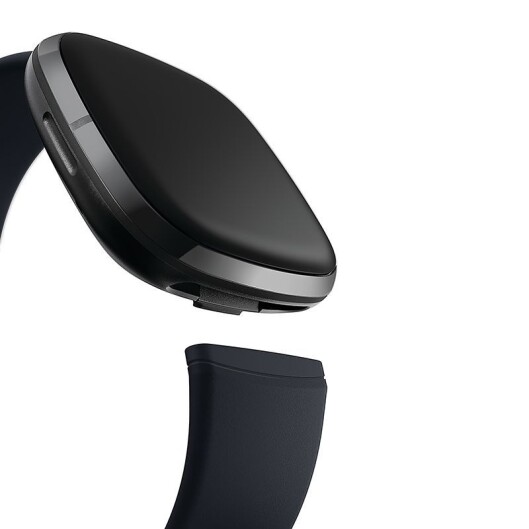 Både Sense og Versa 3 har fått en ny mekanisme for å feste remmene på. Foto: Fitbit. Både Sense og Versa 3 har fått en ny mekanisme for å feste remmene på. Foto: Fitbit.