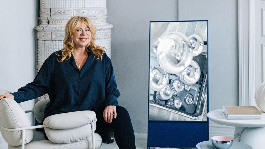 Samsung har begynt å selge sine produkter gjennom royaldesign.no, og har fått stylist Tone Kroken til å gi interiørtips. Foto: Samsung Samsung har begynt å selge sine produkter gjennom royaldesign.no, og har fått stylist Tone Kroken til å gi interiørtips. Foto: Samsung