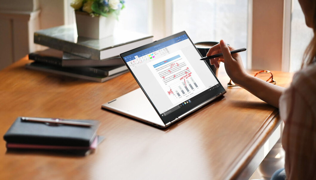 X1 Titanium Yoga er Lenovos tynneste Thinkpad hittil med en høyde på 11 millimeter. Foto: Lenovo X1 Titanium Yoga er Lenovos tynneste Thinkpad hittil med en høyde på 11 millimeter. Foto: Lenovo