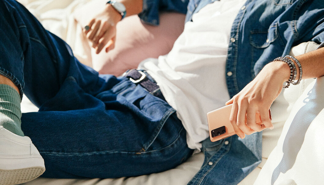 Nordmenn handler litt færre mobiler og wearables, men bruker mer penger på produktene. Foto: Samsung Nordmenn handler litt færre mobiler og wearables, men bruker mer penger på produktene. Foto: Samsung