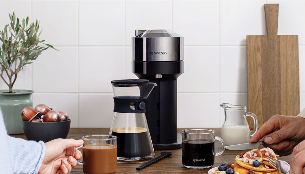 Nordmenn trenger kaffe på hjemmekontoret, og salget av kapselmaskiner øker. Foto: Nespresso Nordmenn trenger kaffe på hjemmekontoret, og salget av kapselmaskiner øker. Foto: Nespresso