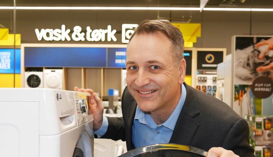 Administrerende direktør i Stiftelsen Elektronikkbransjen, Jan Røsholm, sier butikker som ikke følger de nye merkeordningene risikerer bøter. Foto: Stian Sønsteng