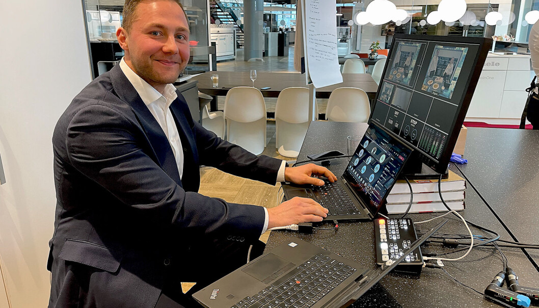 Salgssjef Alexander Wannoff leder laget for elektrokanalen, og styrer teknikken og chatten under direktesendingen. Foto: Stian Sønsteng Salgssjef Alexander Wannoff leder laget for elektrokanalen, og styrer teknikken og chatten under direktesendingen. Foto: Stian Sønsteng