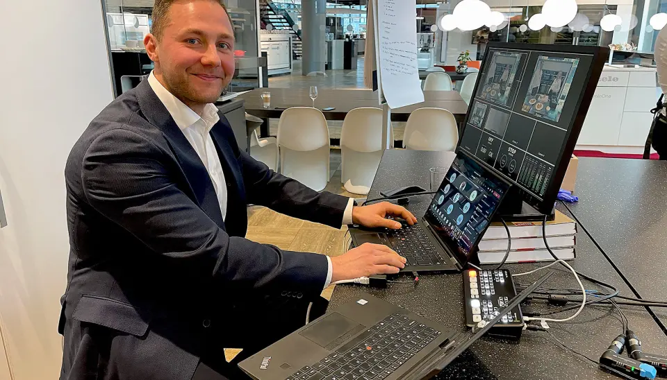 Salgssjef Alexander Wannoff leder laget for elektrokanalen, og styrer teknikken og chatten under direktesendingen. Foto: Stian Sønsteng Salgssjef Alexander Wannoff leder laget for elektrokanalen, og styrer teknikken og chatten under direktesendingen. Foto: Stian Sønsteng