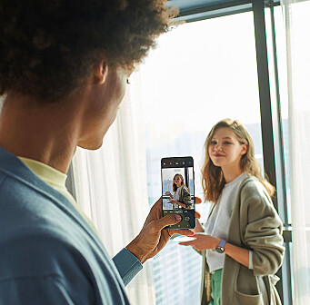 Folks selfier skal få en boost med en ny 3D-analyse som skiller motivet fra bakgrunnen i detalj. Foto: Samsung Folks selfier skal få en boost med en ny 3D-analyse som skiller motivet fra bakgrunnen i detalj. Foto: Samsung