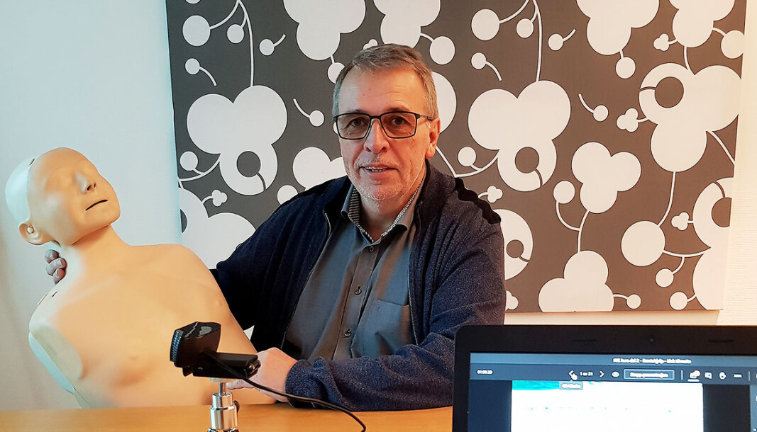 Jon-Freddy Nilsen underviste i førstehjelp kurs for 185 teknikere, men ingen satt i rommet. Foto: Jan Røsholm Jon-Freddy Nilsen underviste i førstehjelp kurs for 185 teknikere, men ingen satt i rommet. Foto: Jan Røsholm