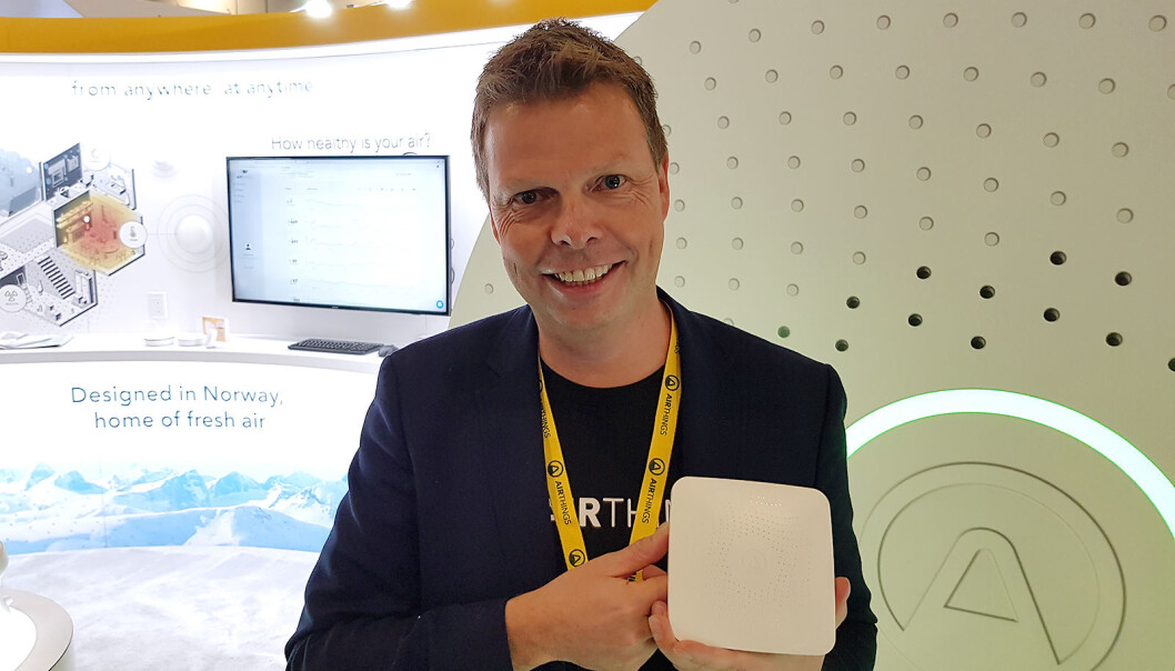 I januar 2020 møtte vi Airthings-sjef Øyvind Birkenes på CES-messen i Las Vegas. Da viste han blant annet Hub. Foto: Jan Røsholm I januar 2020 møtte vi Airthings-sjef Øyvind Birkenes på CES-messen i Las Vegas. Da viste han blant annet Hub. Foto: Jan Røsholm