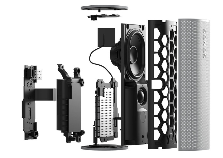Deler av høyttalerelementene er en del av sjassiet i Sonos Roam, for å spare plass, gi mer luft og dermed mer lyd. Foto: Sonos Deler av høyttalerelementene er en del av sjassiet i Sonos Roam, for å spare plass, gi mer luft og dermed mer lyd. Foto: Sonos