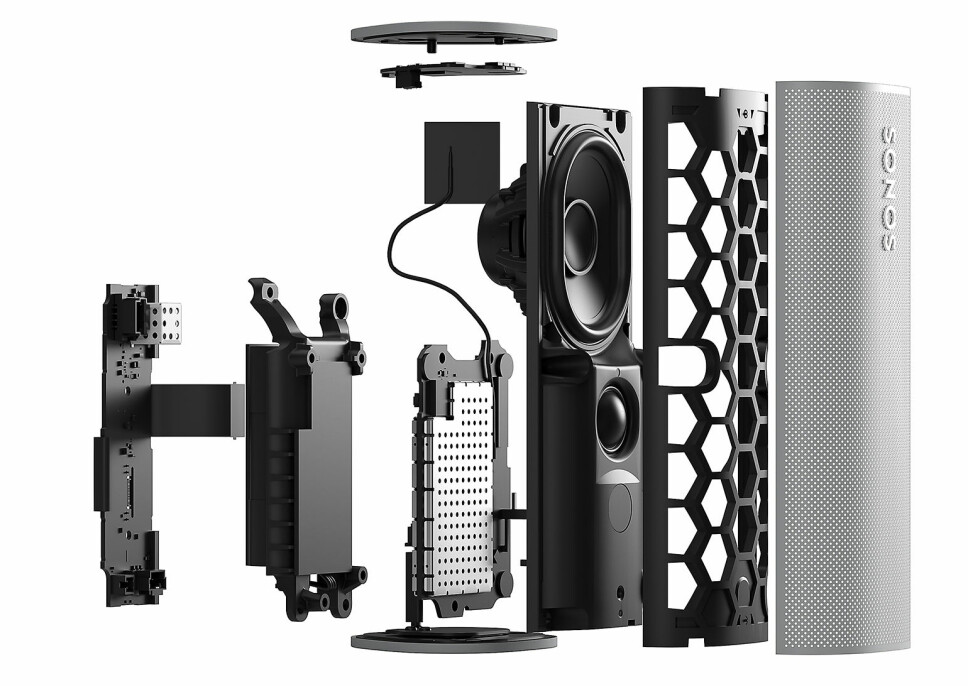 Deler av høyttalerelementene er en del av sjassiet i Sonos Roam, for å spare plass, gi mer luft og dermed mer lyd. Foto: Sonos