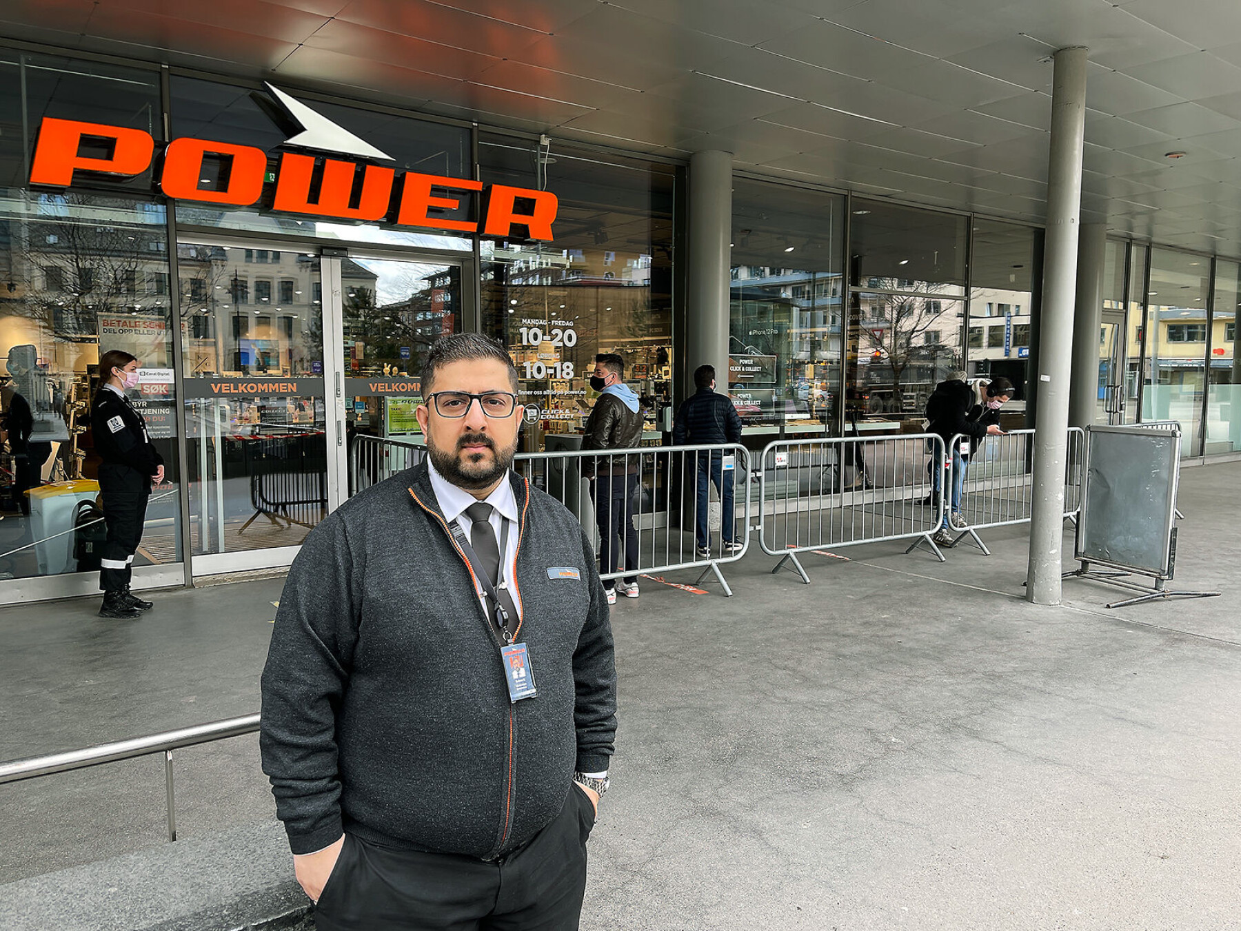 Raheel Khan er varehussjef ved Power Colosseum på Majorstua i Oslo. Foto: Stian Sønsteng Raheel Khan er varehussjef ved Power Colosseum på Majorstua i Oslo. Foto: Stian Sønsteng