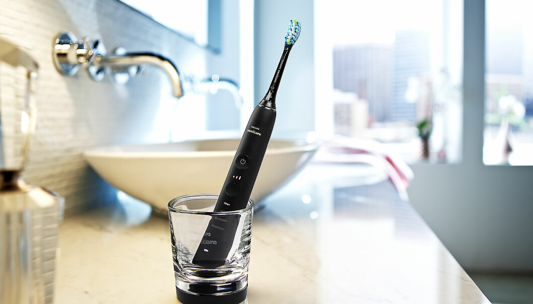 Den elektriske tannbørsten Philips Sonicare DiamondClean 9000 koster 2.200 kroner, inkludert tre børstehoder, glasslader og reiseetui med USB-lader. Omfattes den av angrerettloven? Foto: Philips.