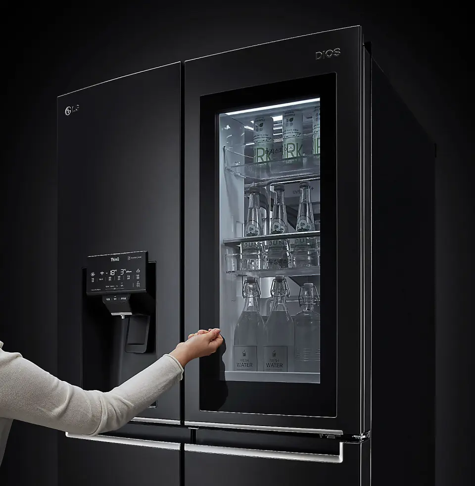 LGs InstaView dør-i-dør-kjøleskap har fått en rekke oppgraderinger og designforbedringer, blant annet et 23 prosent større glasspanel i døren. Foto: LG LGs InstaView dør-i-dør-kjøleskap har fått en rekke oppgraderinger og designforbedringer, blant annet et 23 prosent større glasspanel i døren. Foto: LG