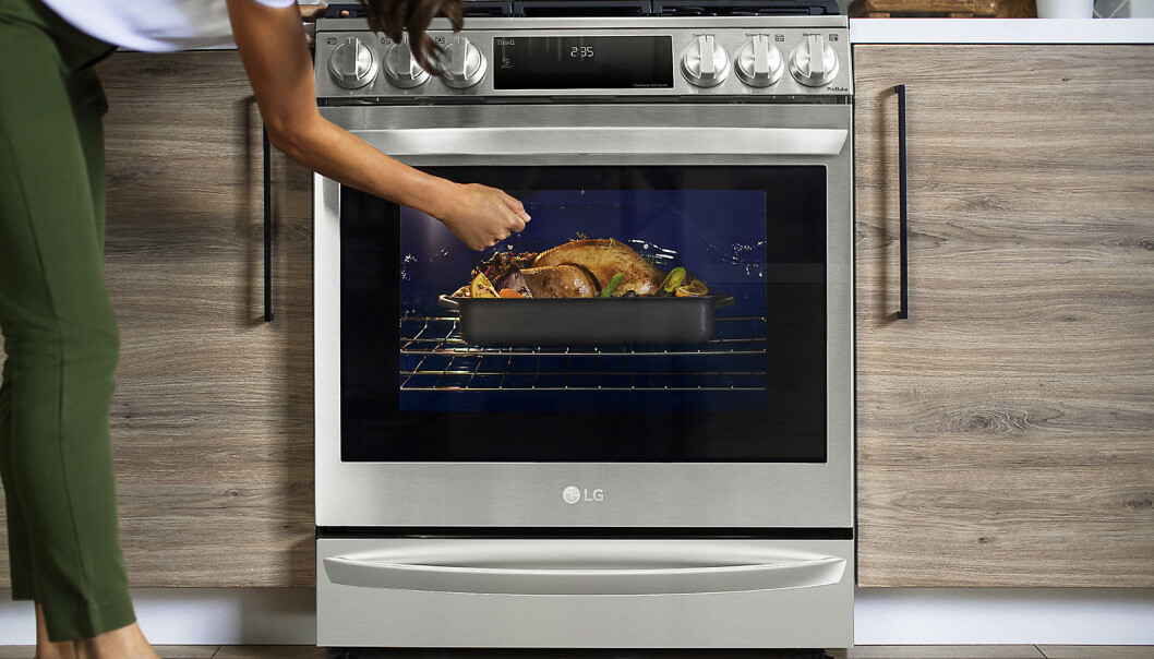 LG tar InstaView-teknologien videre i sin nye air sous vide-ovn, som lar kunden styre både temperatur og luftstrøm. Foto: LG LG tar InstaView-teknologien videre i sin nye air sous vide-ovn, som lar kunden styre både temperatur og luftstrøm. Foto: LG