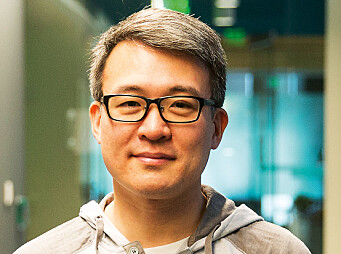 Fitbit-sjef James Park avduket selskapets nyeste modell på en virtuell pressekonferanse i april. Foto: Fitbit Fitbit-sjef James Park avduket selskapets nyeste modell på en virtuell pressekonferanse i april. Foto: Fitbit