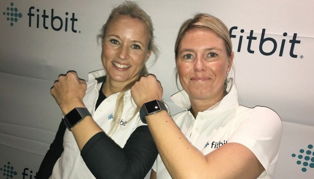 Lina Kjällström (t.h), senior markedssjef for Fitbit Nordic, ved en tidligere Fitbit-lansering sammen med Christina Hovde Olsen, nordisk salgsansvarlig i Fitbit. Foto: Fitbit. Lina Kjällström (t.h), senior markedssjef for Fitbit Nordic, ved en tidligere Fitbit-lansering sammen med Christina Hovde Olsen, nordisk salgsansvarlig i Fitbit. Foto: Fitbit.