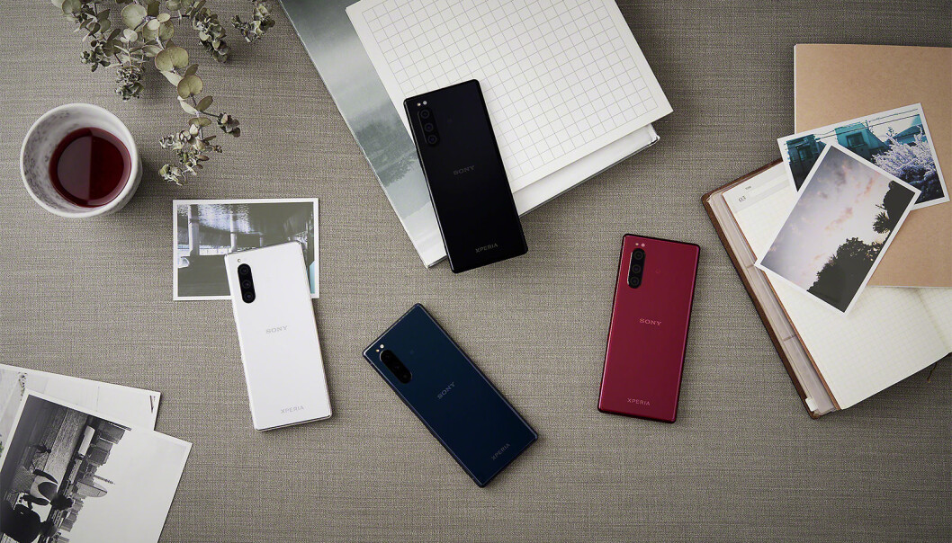Nordmenn skriver ut en stadig større andel av bildene knipset med mobilen. Foto: Sony Nordmenn skriver ut en stadig større andel av bildene knipset med mobilen. Foto: Sony