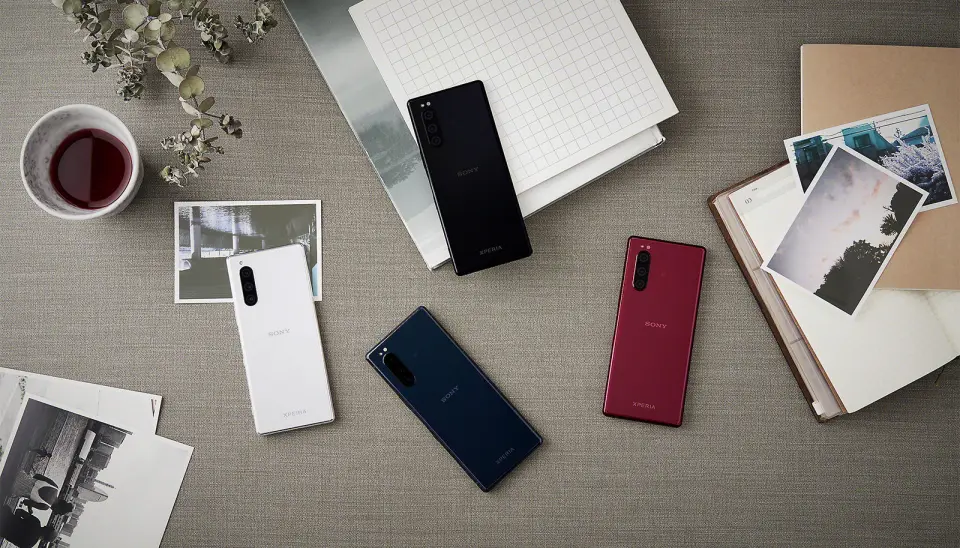 Nordmenn skriver ut en stadig større andel av bildene knipset med mobilen. Foto: Sony Nordmenn skriver ut en stadig større andel av bildene knipset med mobilen. Foto: Sony
