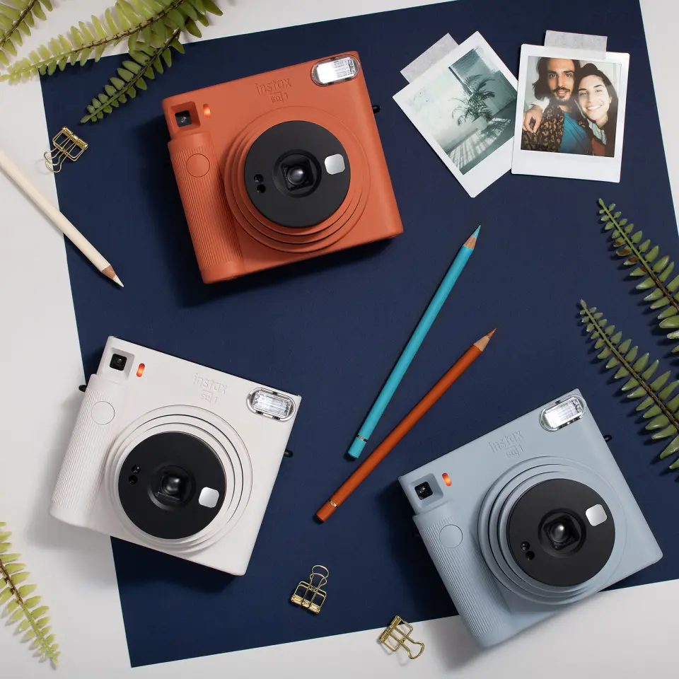 10 prosent av nordmenn har et kamera som kan skrive ut bilder direkte hjemme. Foto: Instax 10 prosent av nordmenn har et kamera som kan skrive ut bilder direkte hjemme. Foto: Instax