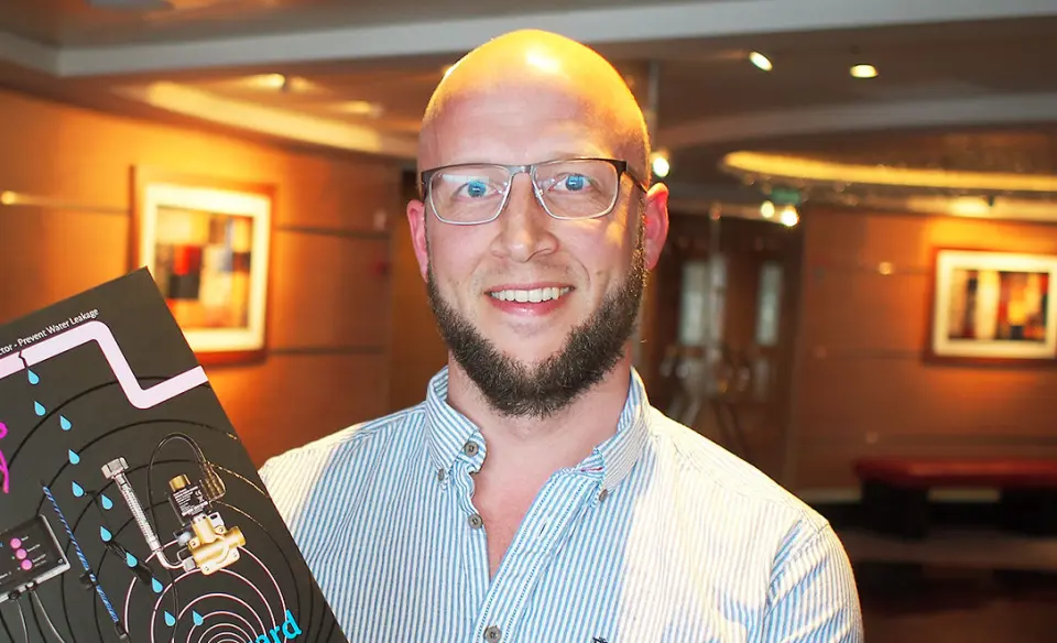 Senas, her ved daglig leder Torbjørn H. Søgaard, starter ombrukssenter. Bildet er tatt på Elektronikkbransjens vårkonferanse i 2017. Foto: Stian Sønsteng Senas, her ved daglig leder Torbjørn H. Søgaard, starter ombrukssenter. Bildet er tatt på Elektronikkbransjens vårkonferanse i 2017. Foto: Stian Sønsteng