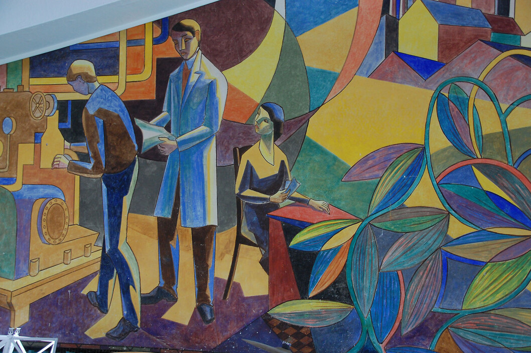 Kunst i kantinen: Utsnitt fra Kai Triers maleri i det som i dag huser Brødrene Grams Historiske Arkiv og Museum. Foto: Henrik Egede Kunst i kantinen: Utsnitt fra Kai Triers maleri i det som i dag huser Brødrene Grams Historiske Arkiv og Museum. Foto: Henrik Egede